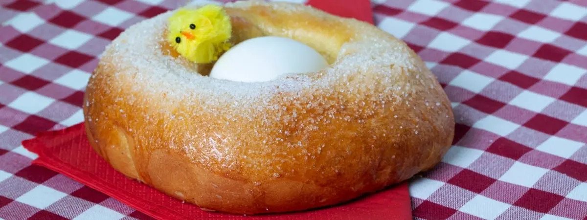 Mona de Pascua with a boiled egg in the middle