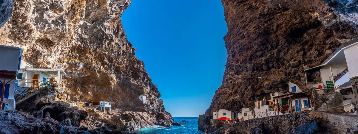 Por&iacute;s de Candelaria from inside the rocks