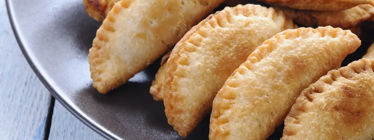 Tuna and tomato empanadillas