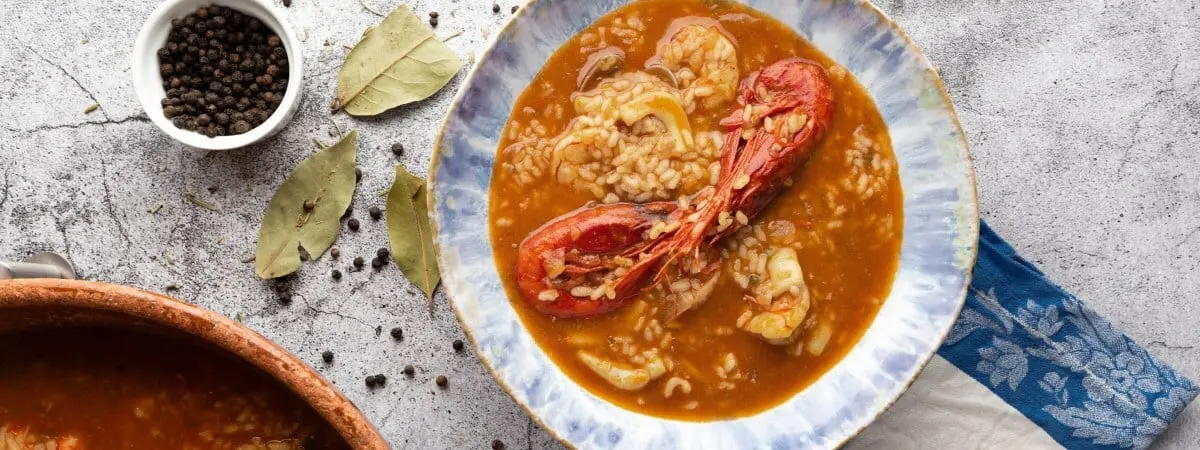 Rice with lobsters. | Shutterstock.