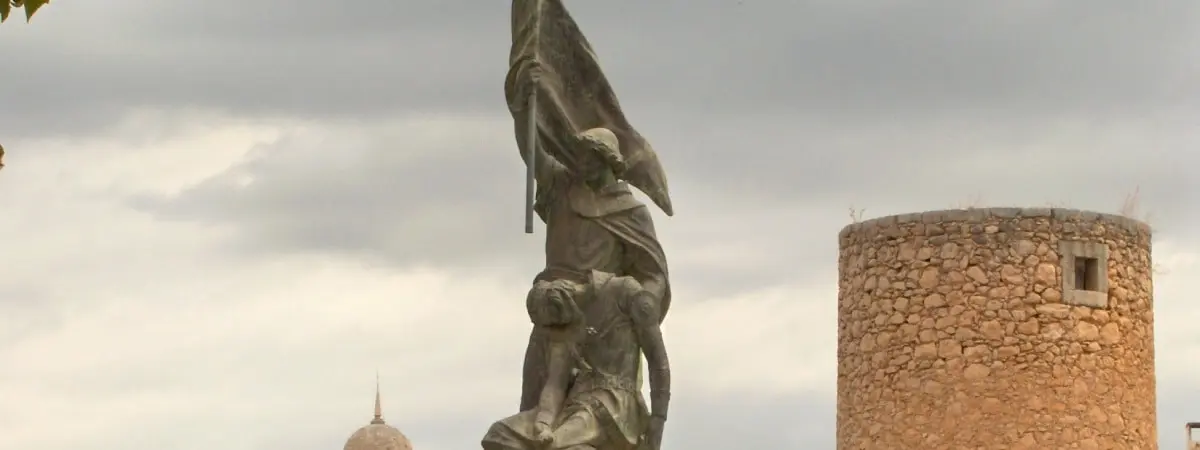 Sculpture of James III the Rush en Llucmajor. | Antoni Salv&agrave;, Wikimedia