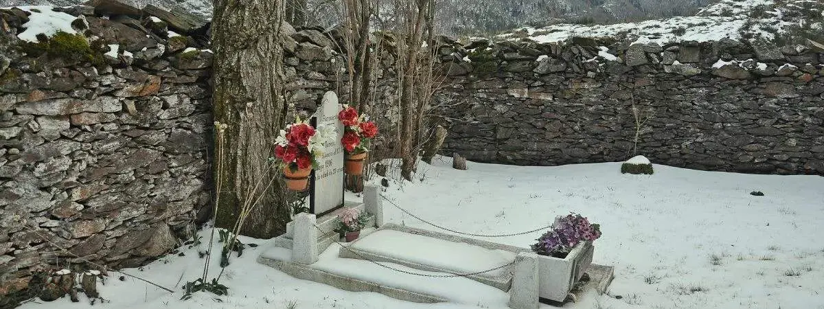 The graveyard of Teresa, the lovers of Bausen