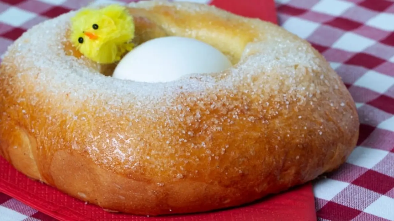 Mona de Pascua with a boiled egg in the middle