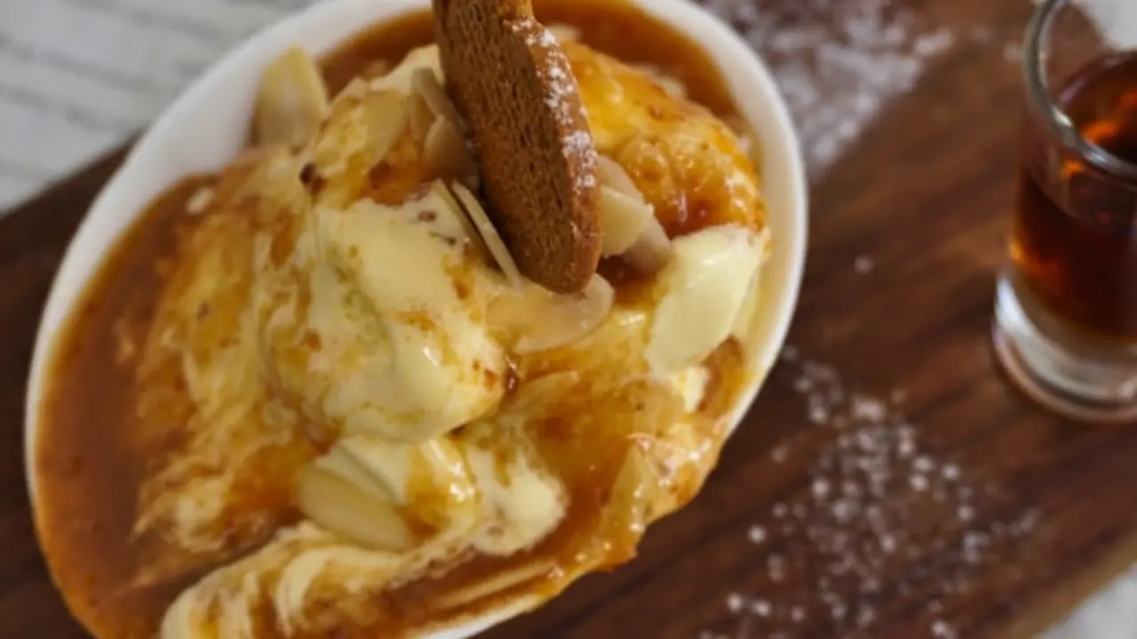 Bienmesabe with a glass of moscatel