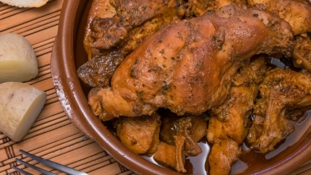 Rabbit in Canarian salmorejo