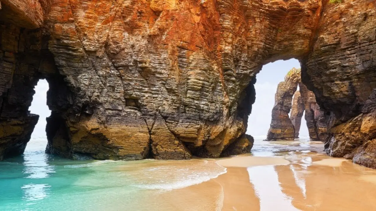 Las Catedrales beach