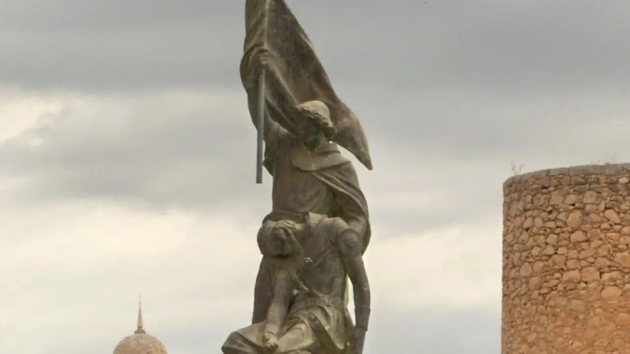 Sculpture of James III the Rush en Llucmajor. | Antoni Salv&agrave;, Wikimedia