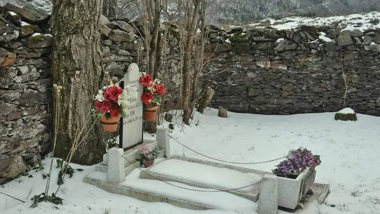 The graveyard of Teresa, the lovers of Bausen