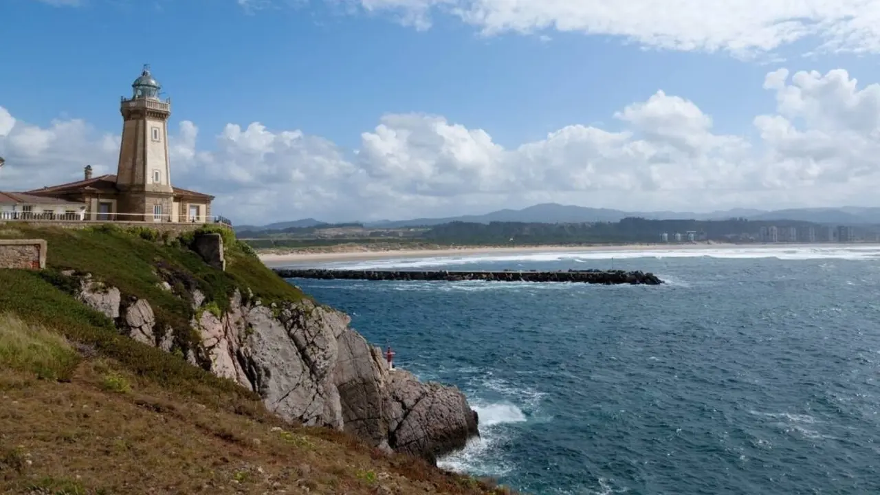 Faro de Avil&eacute;s. | Shutterstock