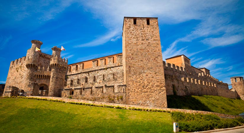 imagen_blog_internacional_Incredible Gothic Castles in Castile and León_castillo-ponferrada-(2)