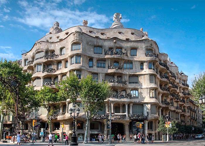 imagenCL_catalunia_barcelona_eixamble_casa-mila_bi