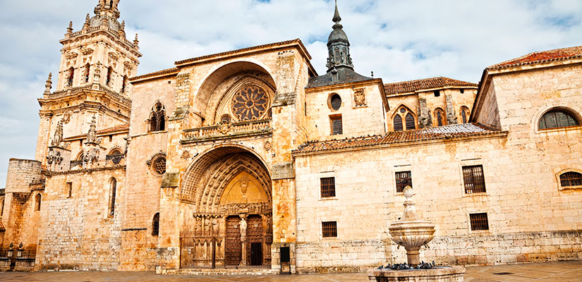 imagen_blog_internacional_Route of Cathedrals in Castile and León_catedral-de-burgo-de-osma_bi