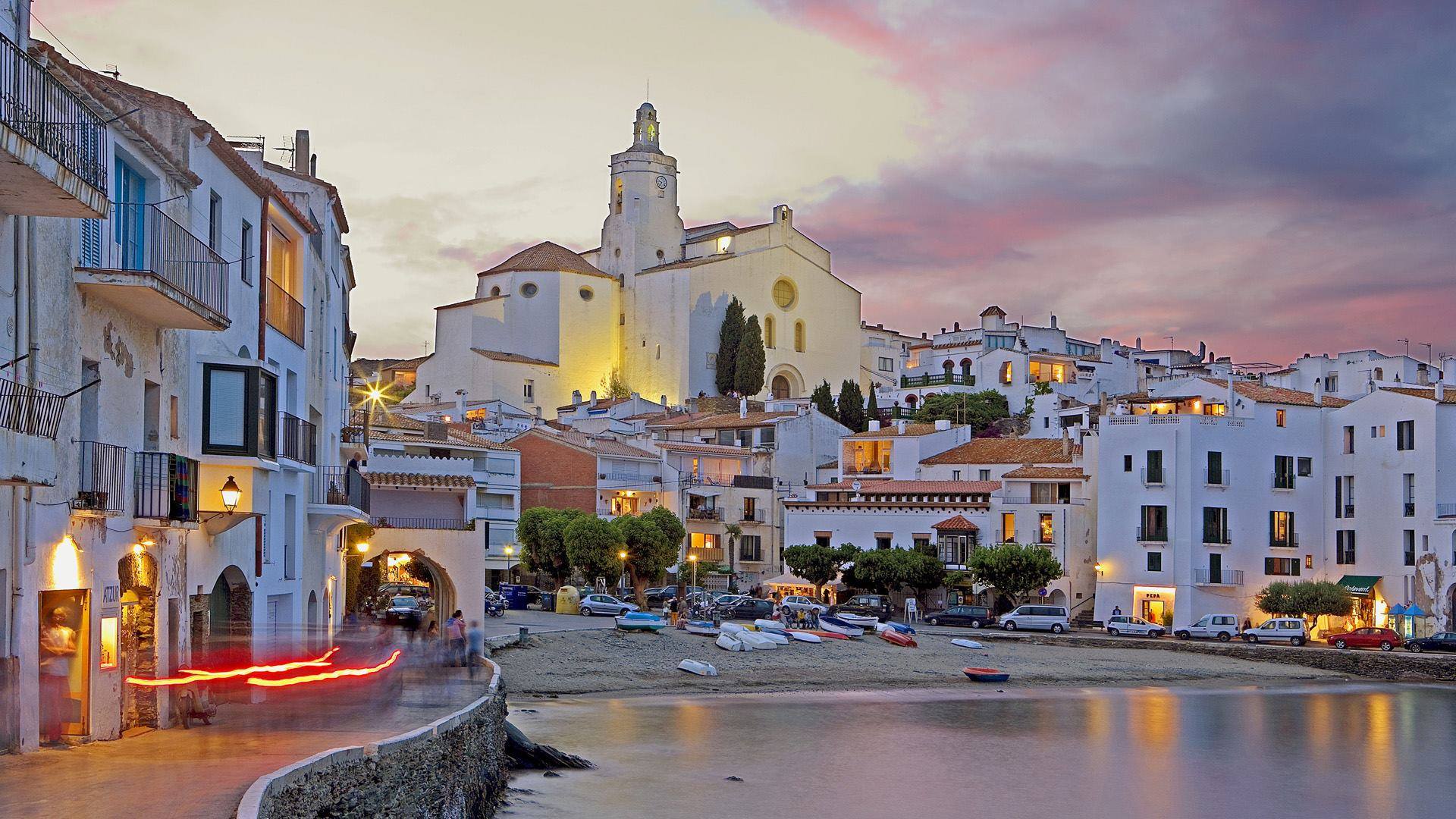 Cadaqués with Santa María Church in the background