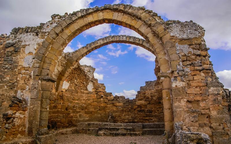 Arcos de la iglesia de Recópolis
