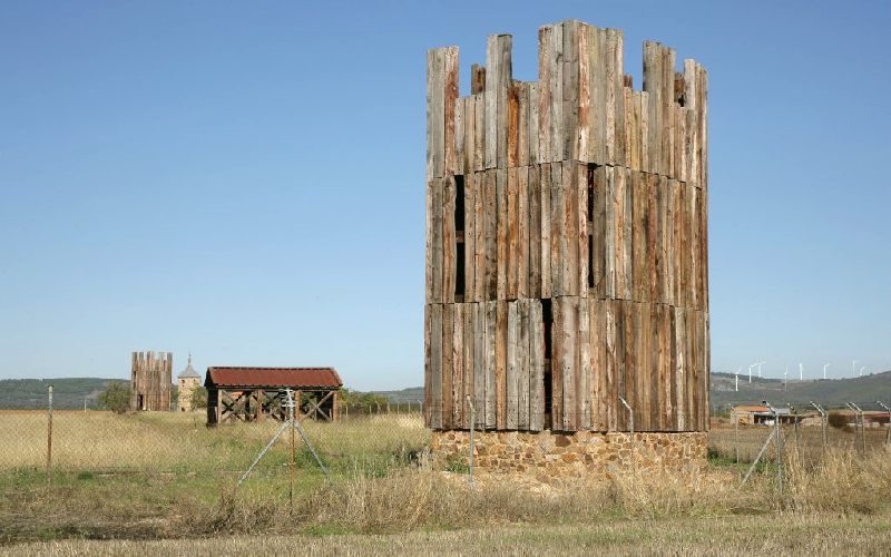 Reconstrucción de una torre en Petavonium