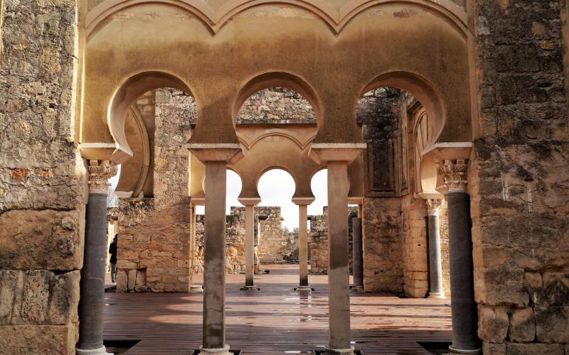Arcos de la ciudad palatina Medina Azahara
