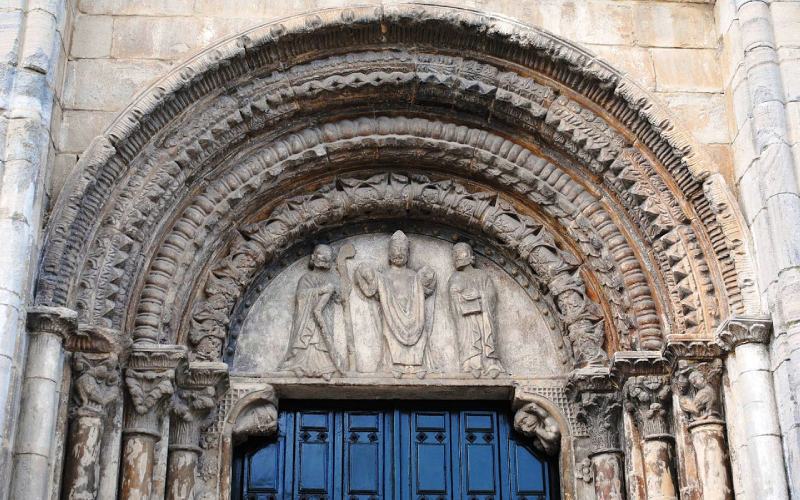 Portada sur de la iglesia de San Xoán de Portomarín