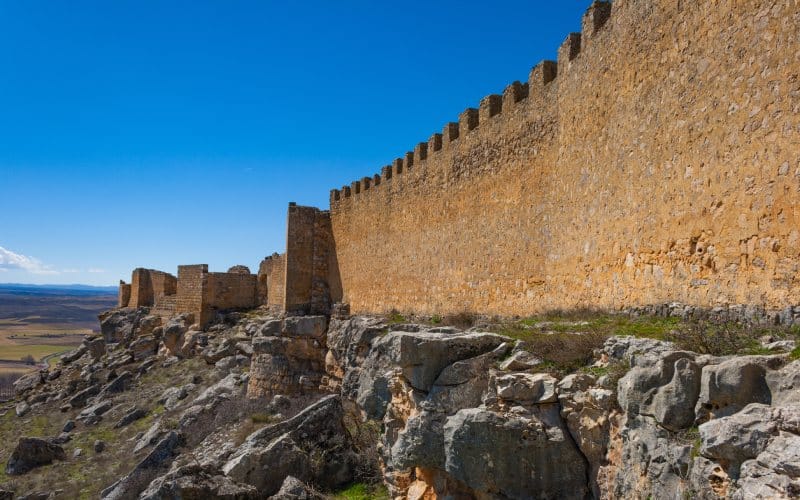 Las interminables murallas del castillo de Gormaz