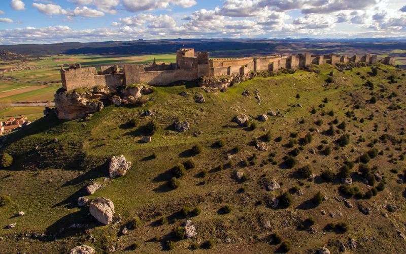 Extremo oriental del castillo de Gormaz, con el alcázar