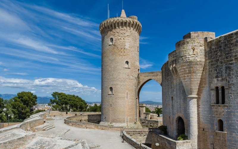 La torre del homenaje del castillo de Bellver está exenta
