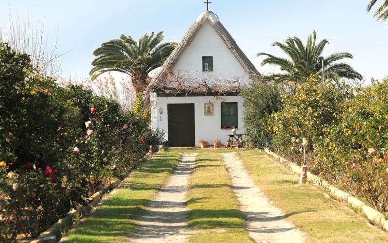 Pequeña casa de campo típica de la Albufera en Valencia