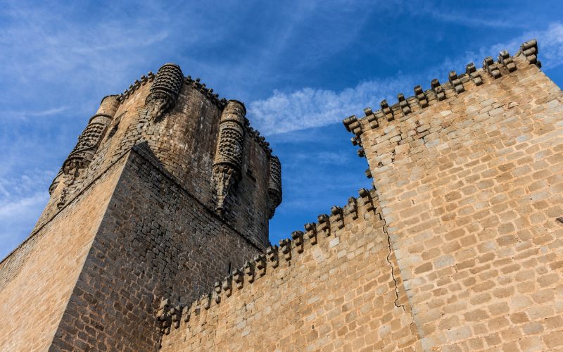 Vista de la torre del homenaje de Belalcázar desde abajo