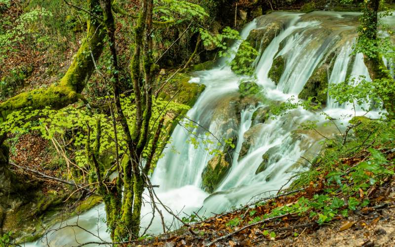 Una de las cascadas de Tobera