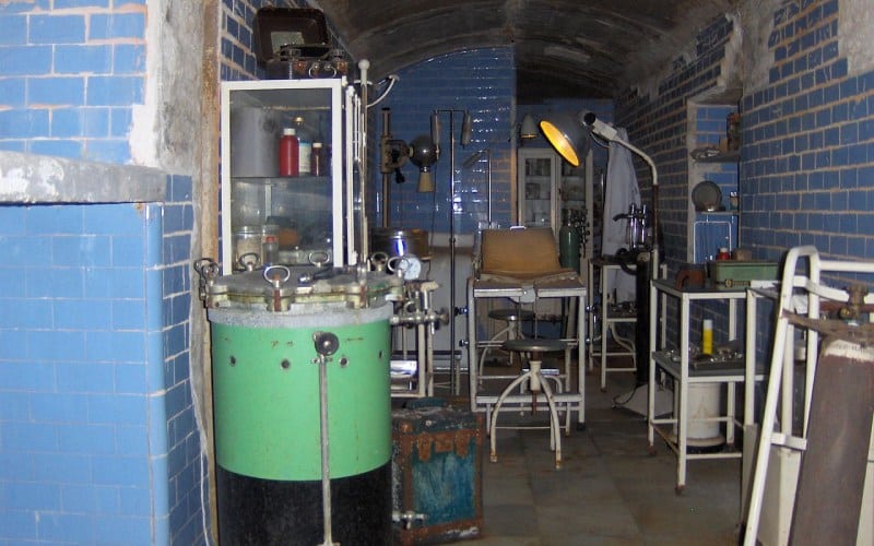 Quirófano de los refugios de Almería