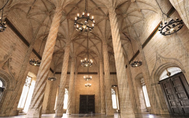 Interior de la Lonja de la Seda de Valencia