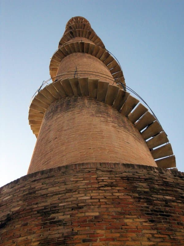 Escaleras de la chimenea de la Bòbila