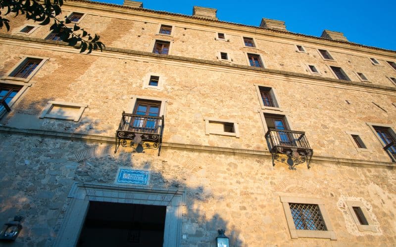 Fachada de uno de los palacios de Oropesa en Toledo