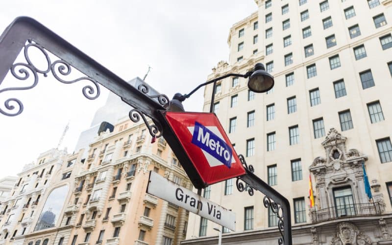 Entrada a la estación de Metro de Gran Vía