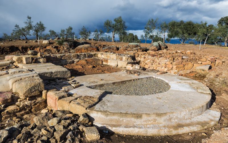 Base de un bastión junto a una de las puertas de Cáparra