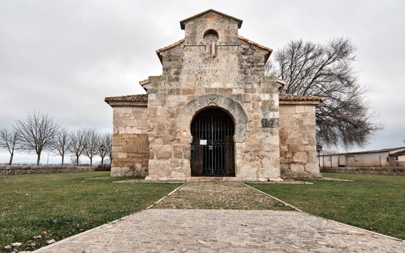Portada de San Juan de Baños