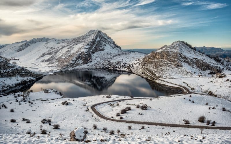 Lagos de Covadonga nevados