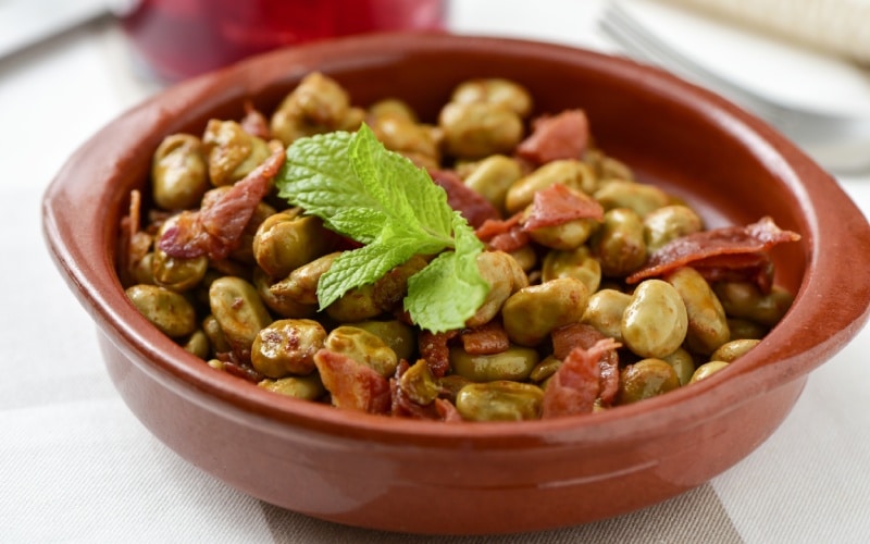 Habas con jamón, a popular Andalusian dish