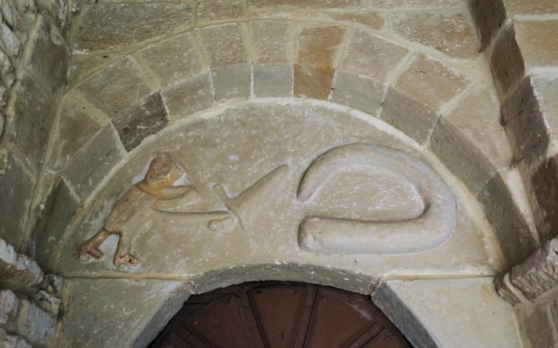 Sierpe en la iglesia de Puentedey