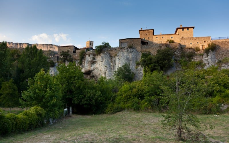 Palacio de los Brizuela y panorámica de Puentedey