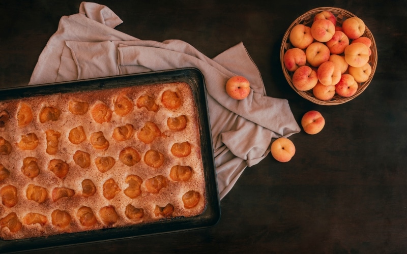 Coca amb tallades with apricots