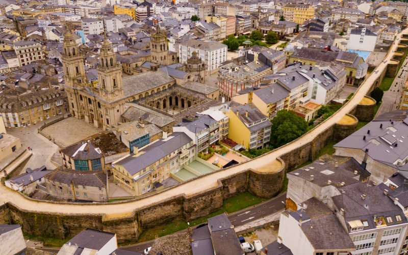 The ancient Lucus Augusti and the present-day city of Lugo separated by the city wall 