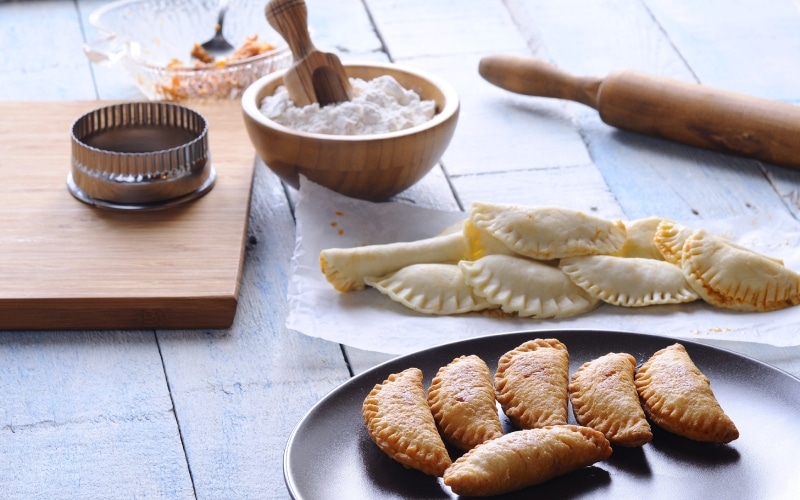 Tuna and tomato empanadillas