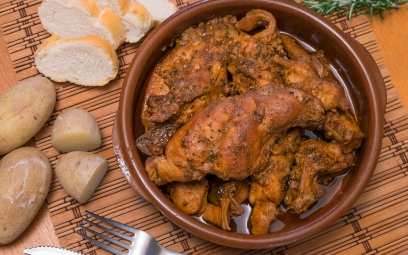 Rabbit in Canarian salmorejo