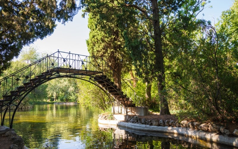 El Capricho iron bridge