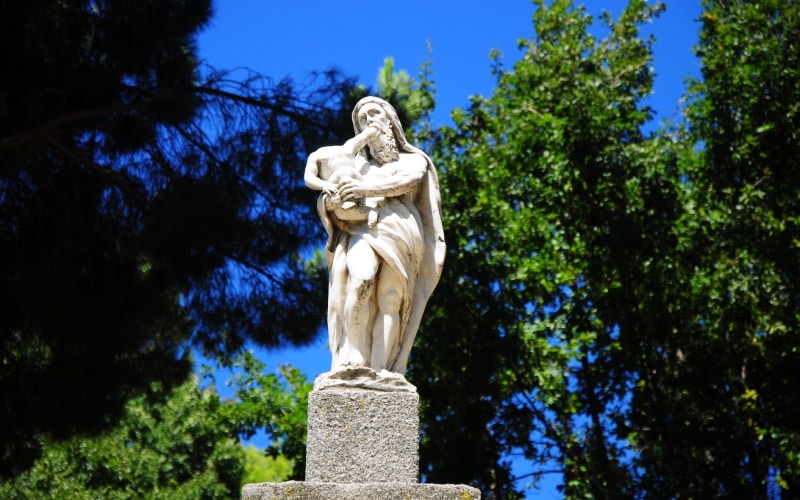 Saturn devouring his son in El Capricho