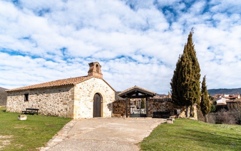 Hermitage of Nuestra Señora de los Dolores and cemetery in Horcajuelo de la Sierra