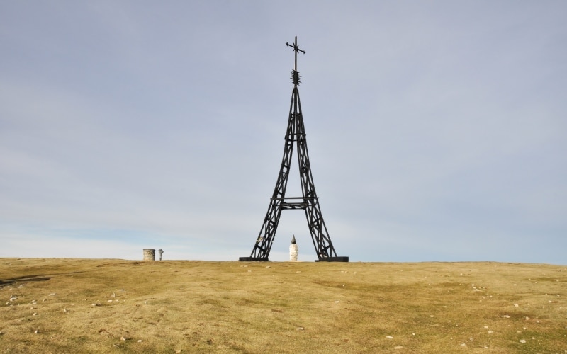 Metal cross
