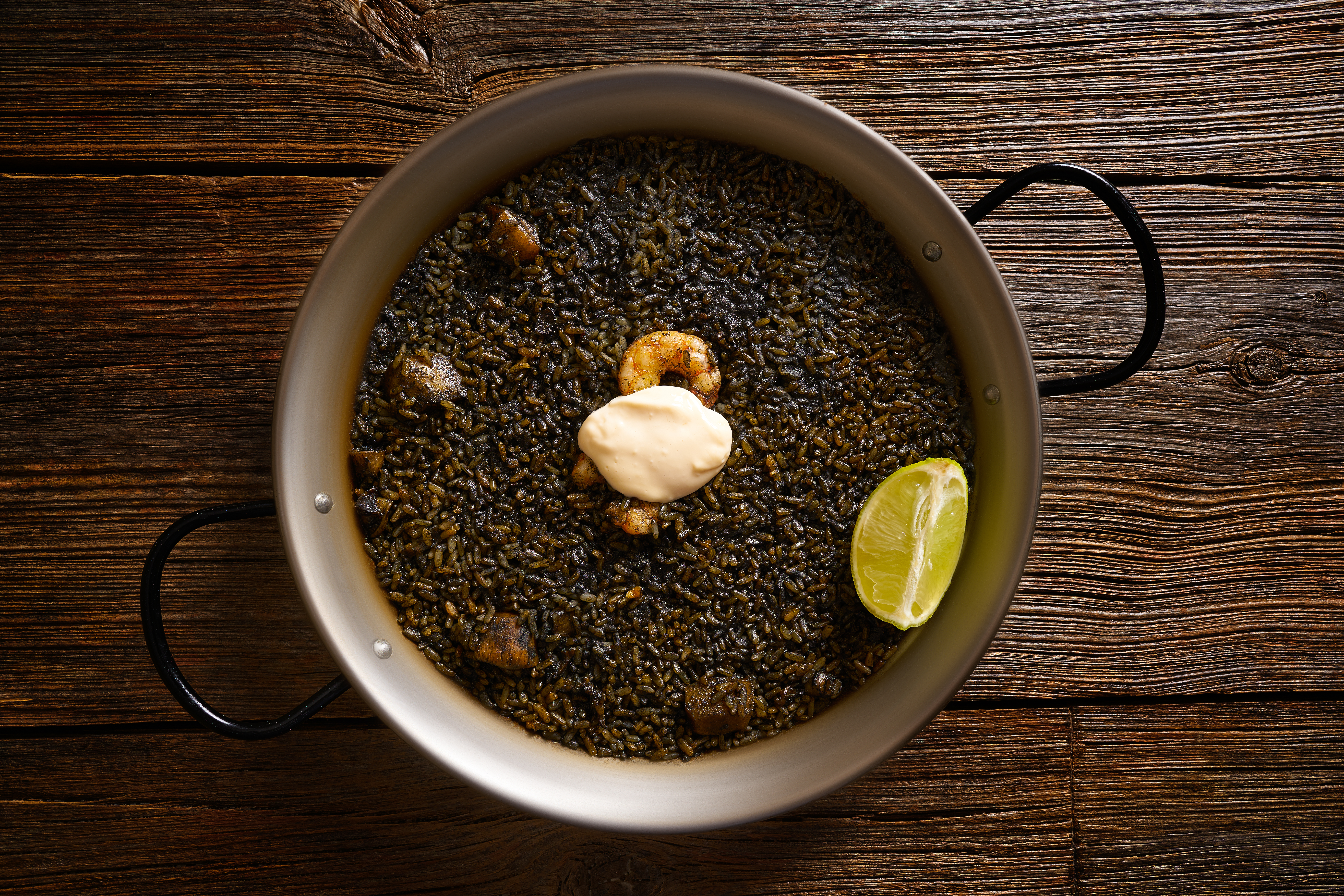 Black rice with alioli