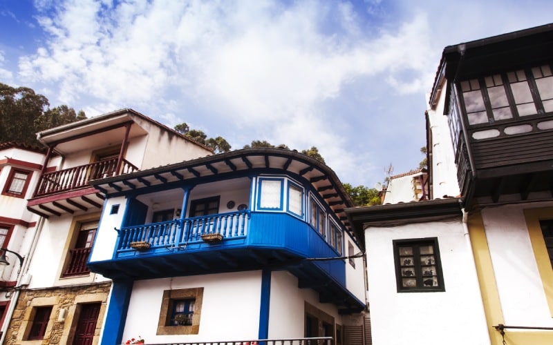 Tazones