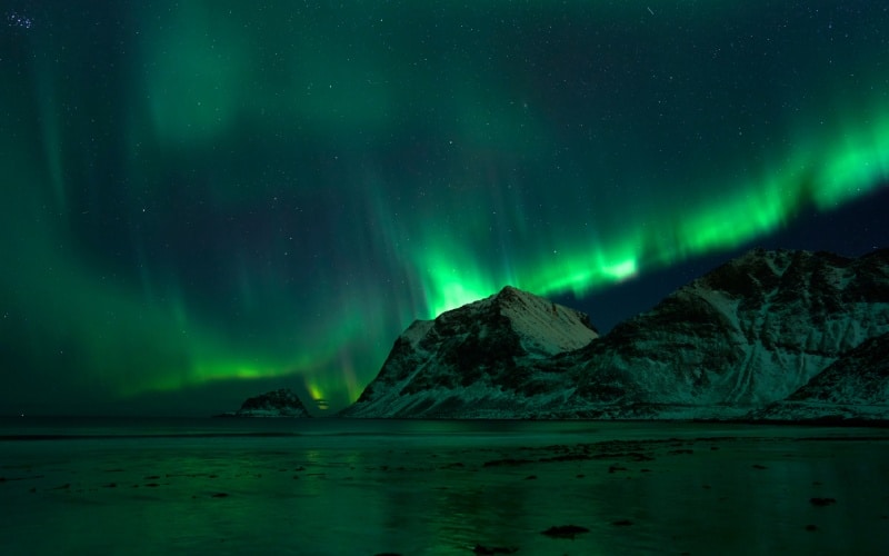 green aurora borealis