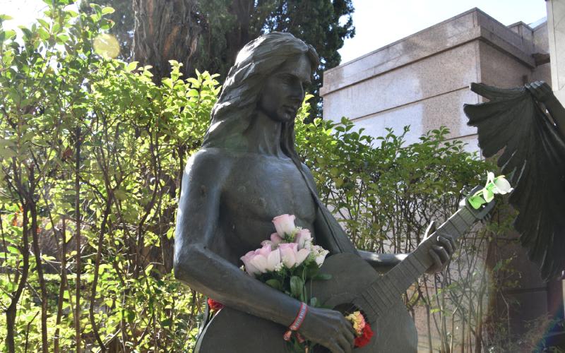 Sculpture of Antonio Flores